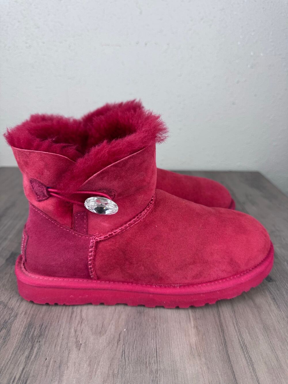 Ugg Mini Bailey Boot red women's size 7 (38)